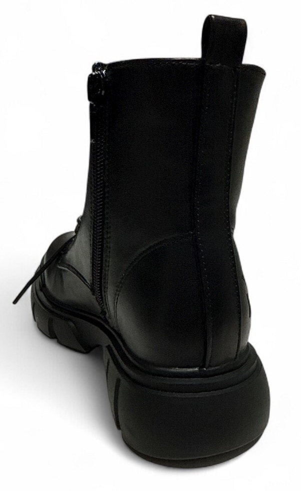 5300 Black Leather 3